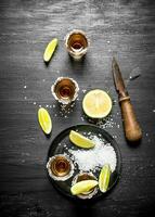 Tequila mit Salz- und Kalk. foto