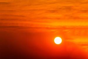 schöne Sonnenaufgangszusammenfassung für Hintergrund foto