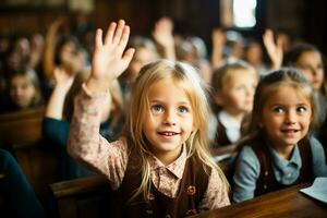 Schule Kinder im Klassenzimmer beim Lektion erziehen ihr Hände.generativ ai foto
