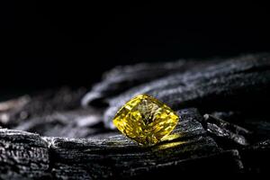 Gelb Diamant. das kostbar Edelstein foto