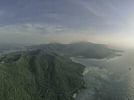 Antenne Panorama- Aussicht von karimunjawa Inseln, jepara, indonesisch Archipel, Vulkan Insel, Koralle Riffe, Weiß Sand Strände. oben Tourist Ziel, Beste Tauchen Schnorcheln. foto