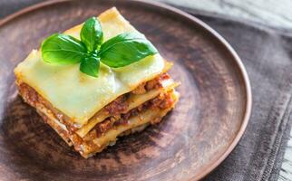 Portion von klassisch Lasagne foto