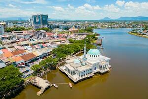 Landschaft von das direkt am Wasser von Sarawak Fluss im Kuching, Sarawak, Osten Malaysia foto