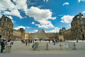 Frankreich, Paris 20.08.2023, Jalousie Museum, ist ein National Kunst Museum, Zuhause zu etwas von das die meisten kanonisch funktioniert von Western Kunst, einschließlich das mona lisa und das Venus de milo foto