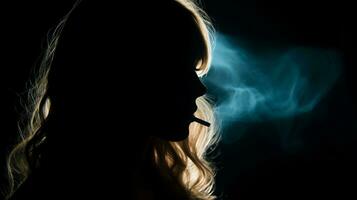 das Silhouette von ein Frau Rauchen ein Zigarette generativ ai foto