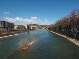 Fluss Etsch in Verona foto