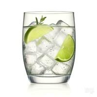 Gin Tonic Glas von Wasser mit Eis isoliert auf Weiß Hintergrund. ai generiert foto