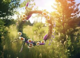 rustikal Wildblumen Kranz auf ein sonnig Wiese. Sommer- Sonnenwende Tag, Hochsommer- Konzept. generativ ai foto