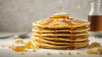 das saftig Moment von Gießen golden Honig Über ein Stapel von flauschige Pfannkuchen generativ ai foto