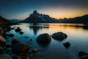 das Berge sind reflektiert im das Wasser beim Sonnenuntergang. KI-generiert foto