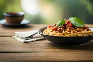 Spaghetti mit Fleisch und Gemüse im ein Schüssel auf ein hölzern Tisch. KI-generiert foto