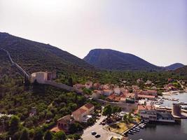 Mali ston Waterfront Luftaufnahme, Steinmauern in Dalmatien Kroatien foto