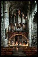 majestätisch Rohr Organ im uralt Kirche foto