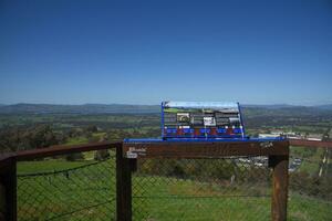 Bandana, Viktoria, Australien - - 17 September 2023 - - huon Hügel Achtung Parklandschaften spektakulär Ansichten von See Hume, das kiewa Schlucht, das alpin Region, Murray und kiewa Flüsse, und Albury und wodonga. foto