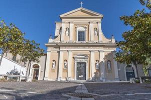 basilika di san valentino in terni foto