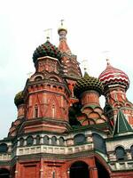 st. Basilikum Kirche Glocke Turm im Moskau foto