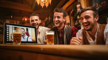 glücklich jung Menschen Trinken Bier und mit Laptop im Kneipe zusammen. ai generativ foto