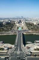 Paris Panorama Scheu inspirierend Aussicht von das Eiffel Turm foto