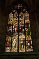 Köln, Deutschland 2017 - Glasfenster im Petersdom foto