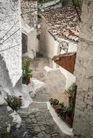 gepflasterte Straße in der Altstadt von Berat in Albanien? foto
