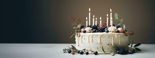 generativ ai, Geburtstag schön Kuchen mit Blumen und Kerzen, ästhetisch stumm geschaltet Farben foto