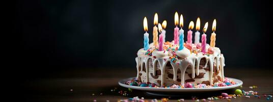 generativ ai, Geburtstag schön Kuchen mit Obst und Kerzen, Banner zum Herzliche Glückwünsche foto