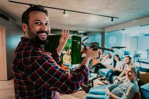 vielfältig Gruppe von Menschen im das Büro foto