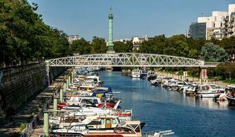 Bastille Säule Aussicht von Arsenal Hafen, Paris, Frankreich foto