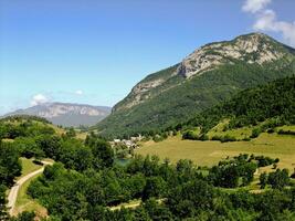 Frühling Gelassenheit sehen See und Bauges Berge, Savoyen, Frankreich foto