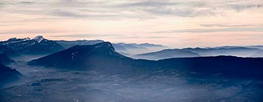 Panorama- Ansichten von Savoie Berge in der Nähe von kammerig foto