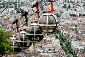 Luftblasen aufsteigend zu la Bastille Grenoble, Frankreich foto