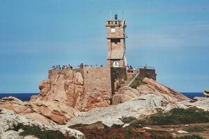 heiter Leuchtturm auf brehat Insel, Bretagne, Frankreich foto