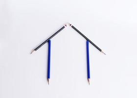 Wohnkonzept mit Bleistift auf weißem Hintergrund foto