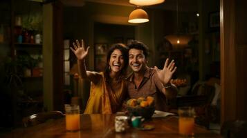 indisch Paar feiern Diwali und winken Hände zusammen im Küche. foto