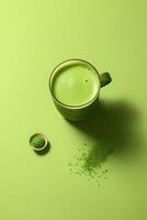 oben Aussicht Spiel Milch trinken im Tasse mit Pulver auf solide Grün Hintergrund. organisch angetrieben Tee Trend von Japan. ai generativ. foto