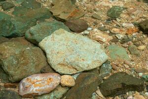 Steine unter klar Wasser, nach etwas bearbeitet. foto