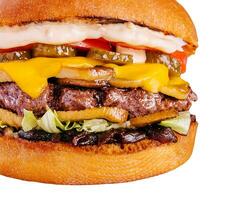 köstlich Hamburger mit Rindfleisch Schnitzel isoliert foto