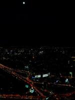 ein Antenne Stadt Aussicht beim Nacht foto