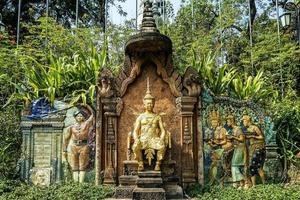 Französisches siamesisches Vertragsdenkmal im Wat Phnom Wahrzeichen Tempel in Phnom Penh Kambodscha foto