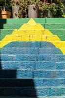 Brasilien-Flagge gemalt auf einer Leiter auf dem Hügel der Empfängnis foto