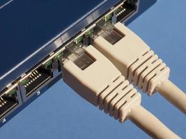 Modemrouter-Switch mit RJ45-Ethernet-Plug-Ports foto