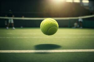 Tennis Ball auf das Grün Feld mit Sonnenlicht. Sport Konzept. ai generativ foto