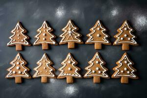 Lebkuchen Weihnachten Bäume hausgemacht Kekse. Winter Ferien Gebäck. schließen hoch, oben Sicht. ai generiert. foto