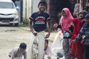 sorong, papua, indonesien 2021- Menschen feiern den Unabhängigkeitstag Indonesiens mit verschiedenen Wettbewerben foto