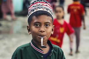 sorong, papua, indonesien 2021- Menschen feiern den Unabhängigkeitstag Indonesiens mit verschiedenen Wettbewerben foto