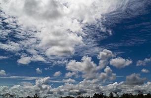tropische Wolkenlandschaft foto