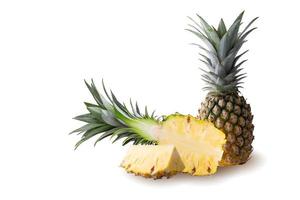 Ananasscheiben isoliert auf weißem Hintergrund foto