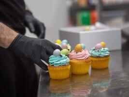 Gebäck Koch Packungen Ostern Pastell- handgemacht Gruppe von Muffins foto