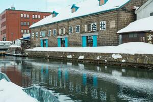 otaru Kanal mit Schnee im Winter Jahreszeit. Wahrzeichen und Beliebt zum Sehenswürdigkeiten im Hokkaido, Japan. Reise und Ferien Konzept foto