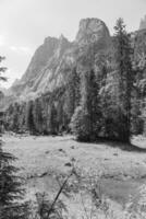 Wandern in der Nähe von Gosau im Österreich foto